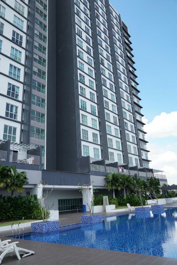 2 Carpark Gep 5 Star Hotel Bed & Sofa Studio Seri Kembangan Exterior photo